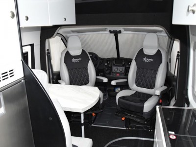 OBYTNÉ VOZY A VESTAVBY DCC - Devil's Custom Camper